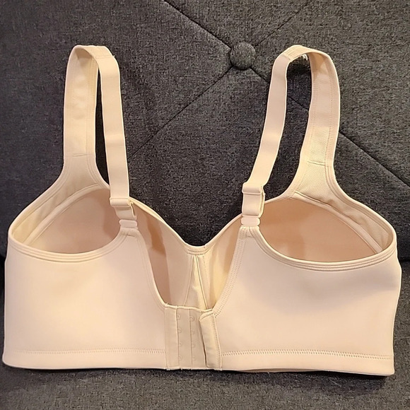Vanity Fair Wireless Supportive Medium Impact Sports Bra Size 38DD - Picture 2 of 6